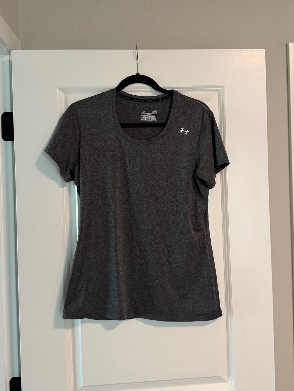 Under Armour Women’s Heat Gear Short Sleeve Performance Tee - Charcoal Gray